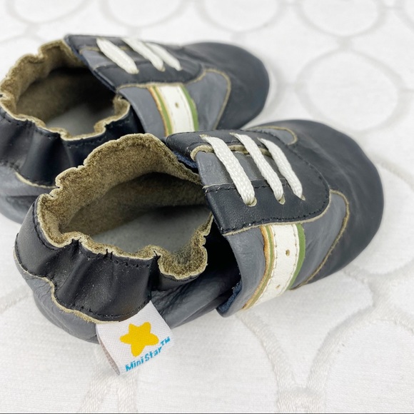 NWOT Mini Star Leather Suede Baby Infant Walker Sneakers Size 0-6 mos - Picture 2 of 5